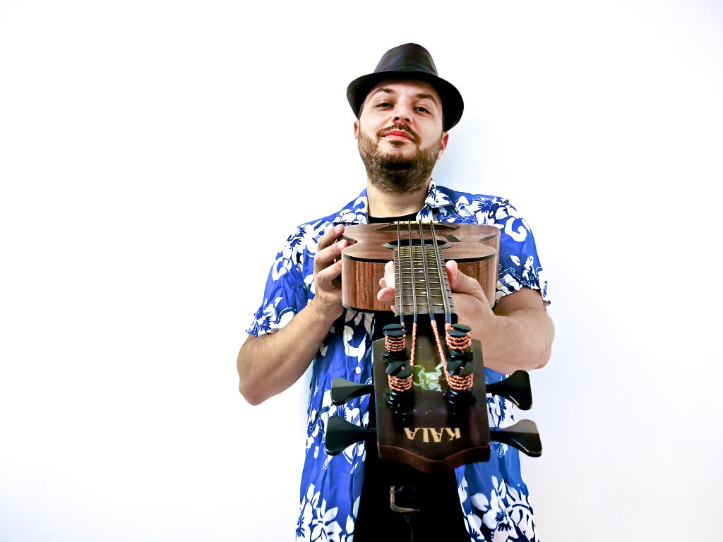 lezioni-ukulele-e-basso-elettrico-ciampino-daniele-vacca